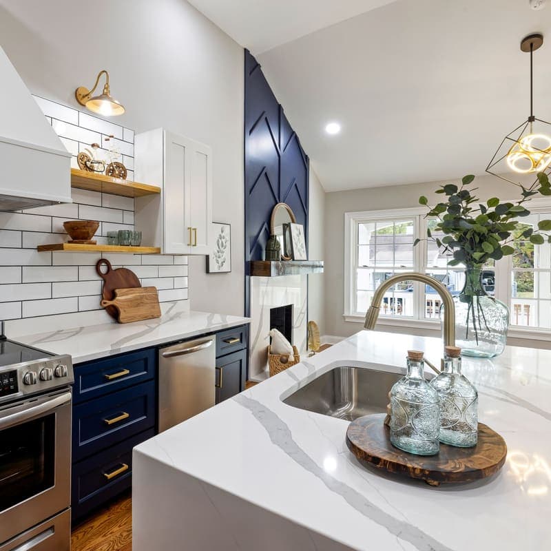Delight Windows installation — island kitchen