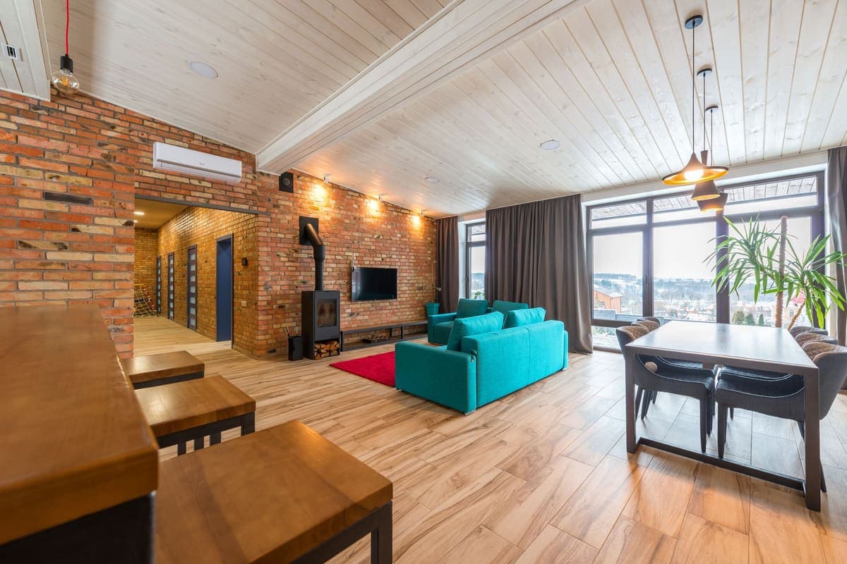 Independent Floor, Golf Course Road